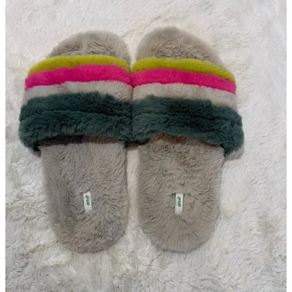 aerie size 8 fuzzy open toe slippers - Picture 2 of 5